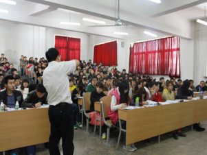 ����Ա������