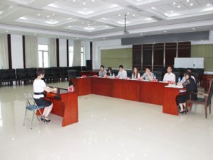 ����Ա������