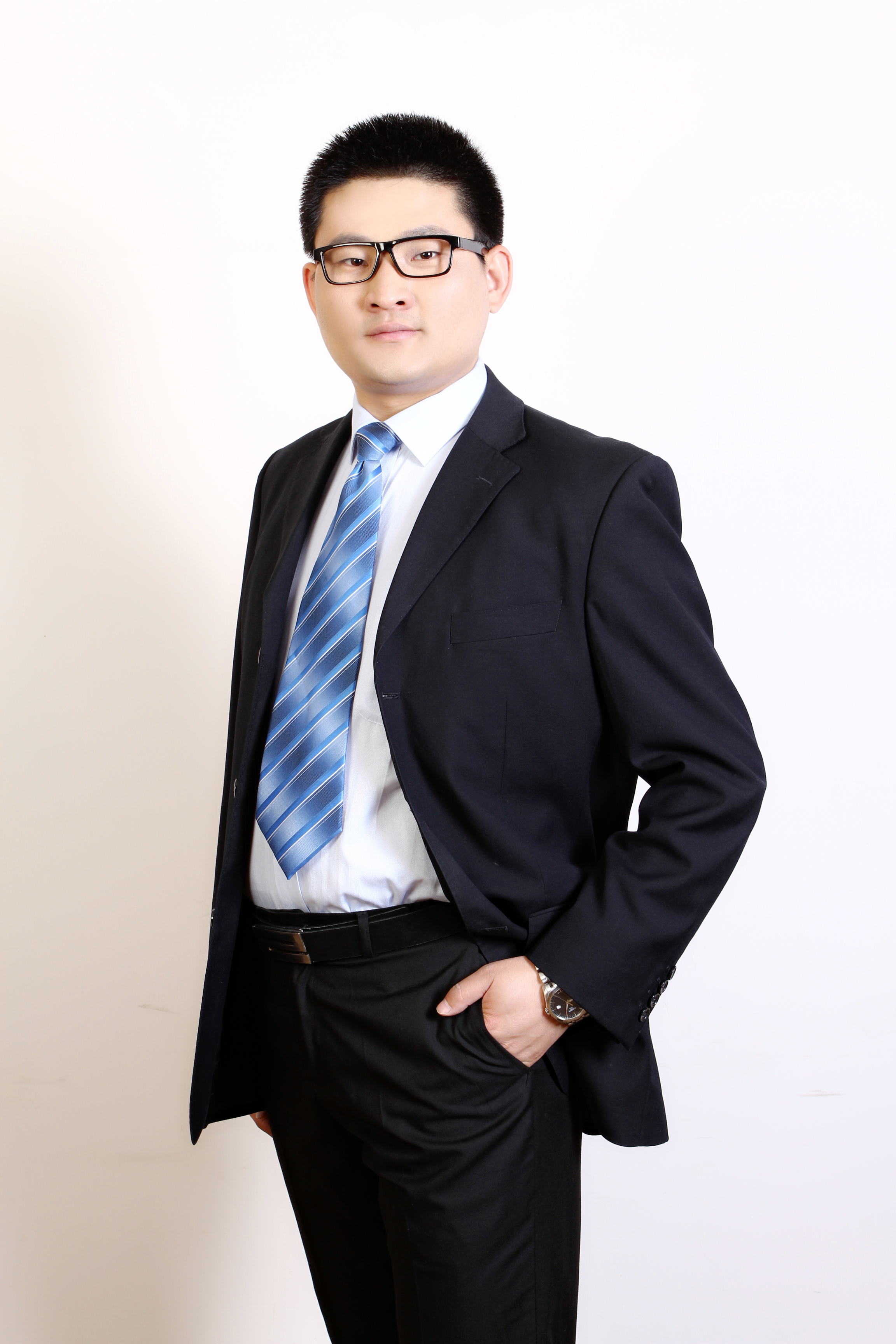 科信名师:朱伟成 主讲:各类公职考试面试课程 名师简介:  在多年公考